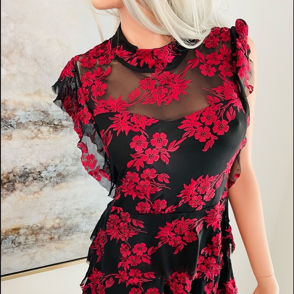 NWT ROMEO & JULIET COUTURE $175 Tiered Black and Red Lace DRESS Small - Picture 5 of 15